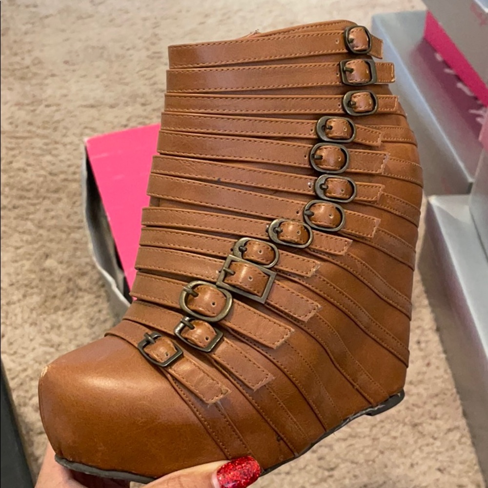 Cognac Wedges